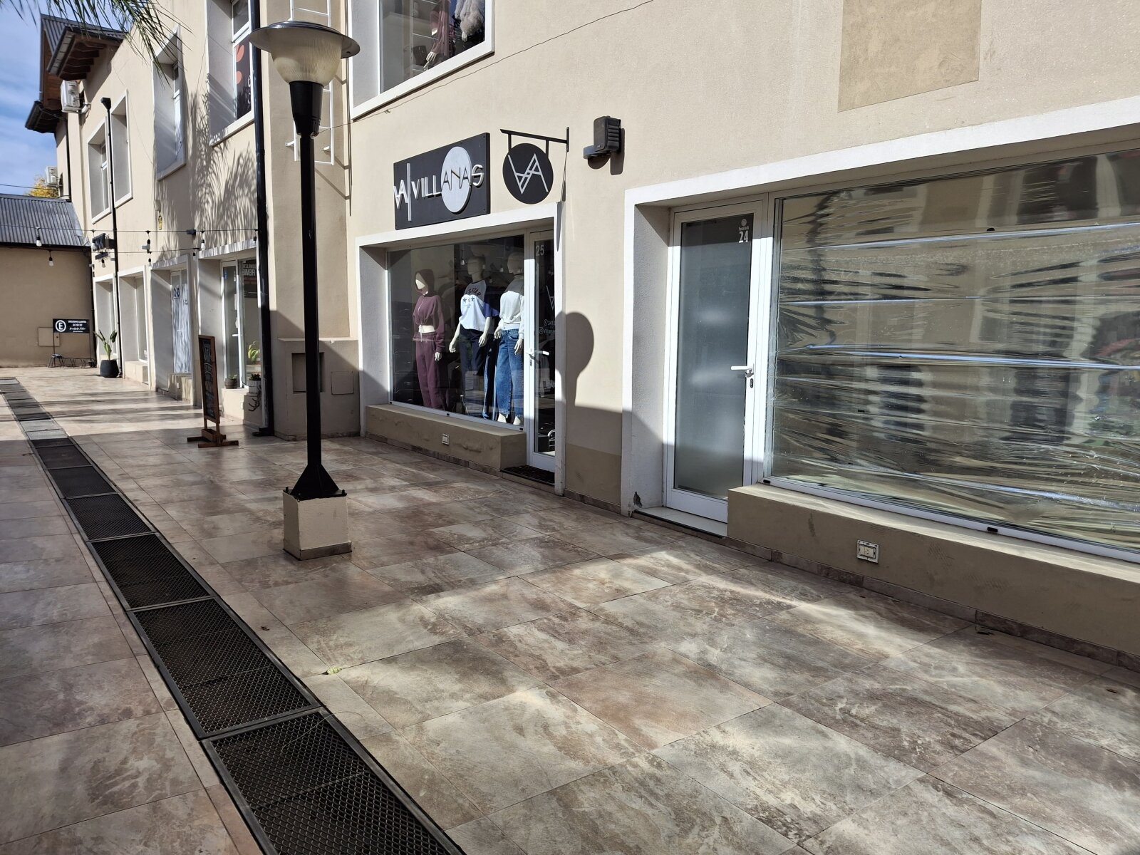 Ibarlucea: Portal de Ki, San Martin y Maipu Locales centricos en venta, Santa Fe, Argentina - 362