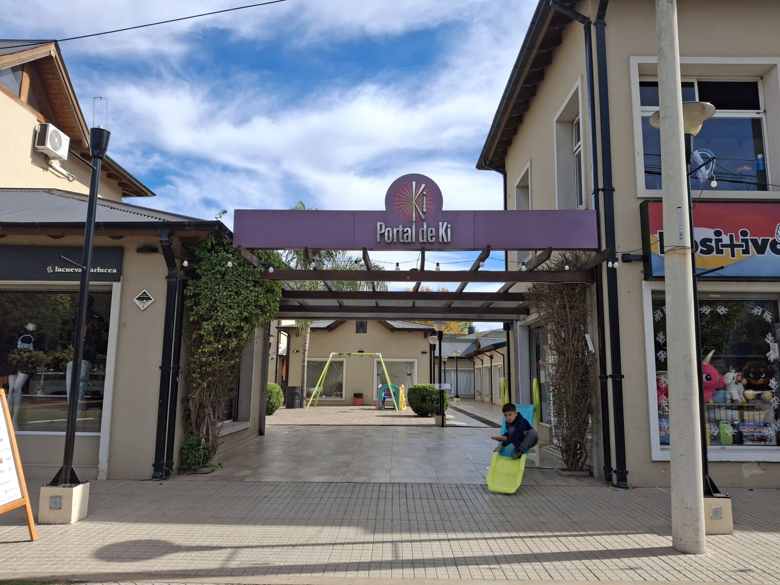 Ibarlucea: Portal de Ki, San Martin y Maipu Locales centricos en venta, Santa Fe, Argentina - 9