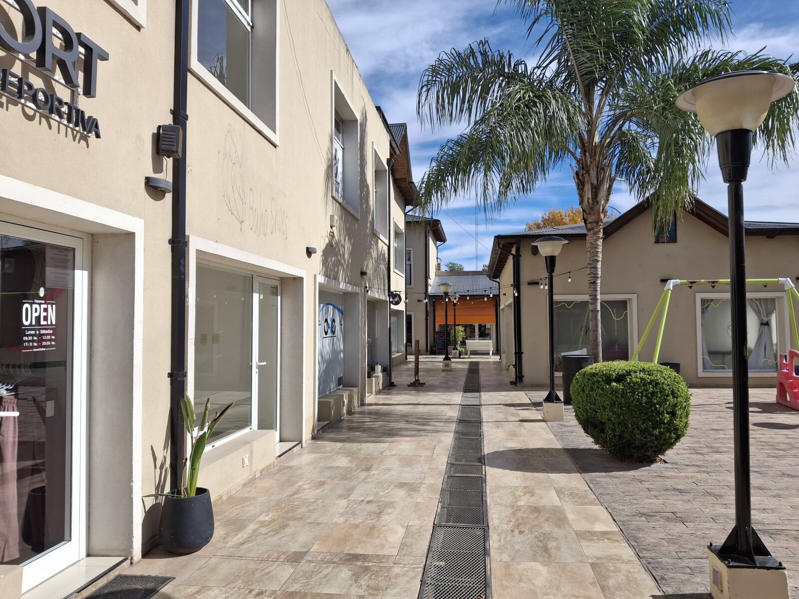 Ibarlucea: Portal de Ki, San Martin y Maipu Locales centricos en venta, Santa Fe, Argentina - 317
