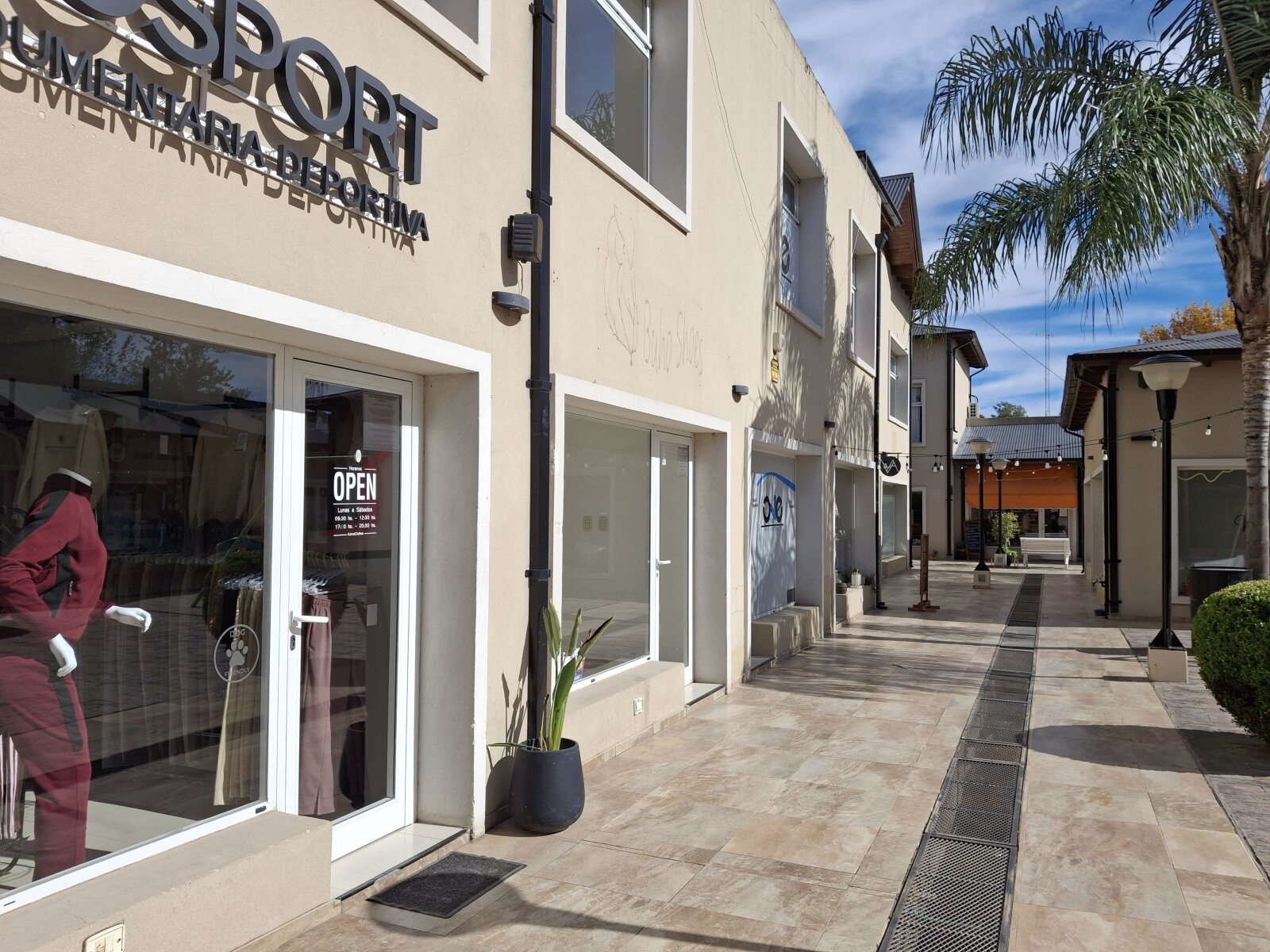 Ibarlucea: Portal de Ki, San Martin y Maipu Locales centricos en venta, Santa Fe, Argentina - 318