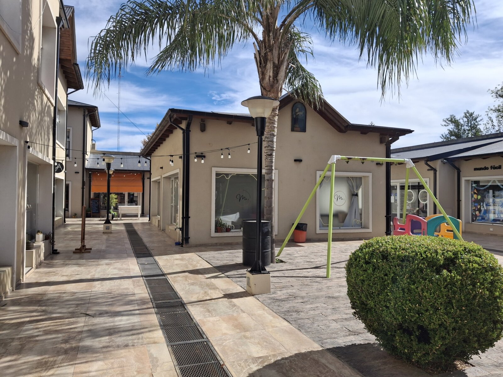 Ibarlucea: Portal de Ki, San Martin y Maipu Locales centricos en venta, Santa Fe, Argentina - 326
