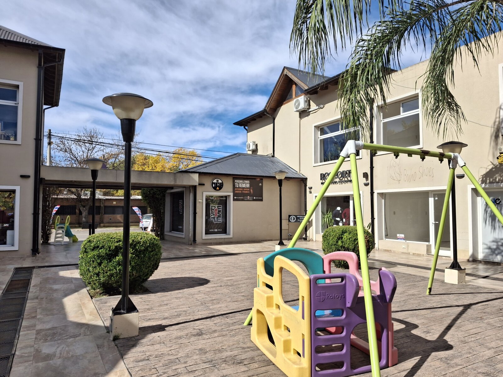 Ibarlucea: Portal de Ki, San Martin y Maipu Locales centricos en venta, Santa Fe, Argentina - 309