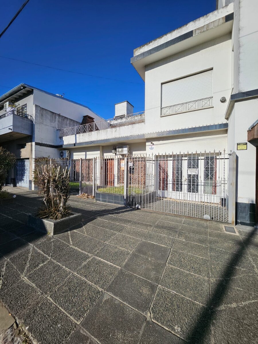 VENTA 5 AMBIENTES EXCELENTE CONSTRUCCIÓN - 4