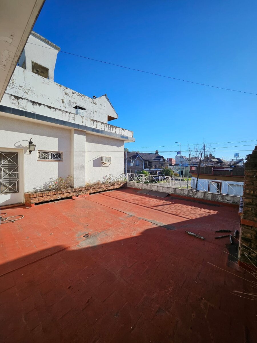 VENTA 5 AMBIENTES EXCELENTE CONSTRUCCIÓN - 36