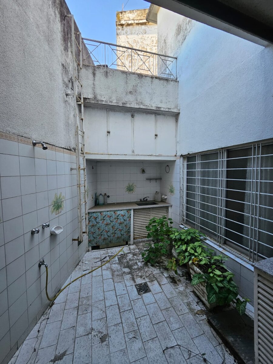 VENTA 5 AMBIENTES EXCELENTE CONSTRUCCIÓN - 24