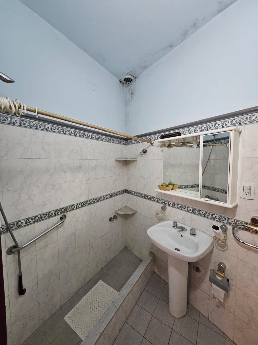 VENTA 5 AMBIENTES EXCELENTE CONSTRUCCIÓN - 18