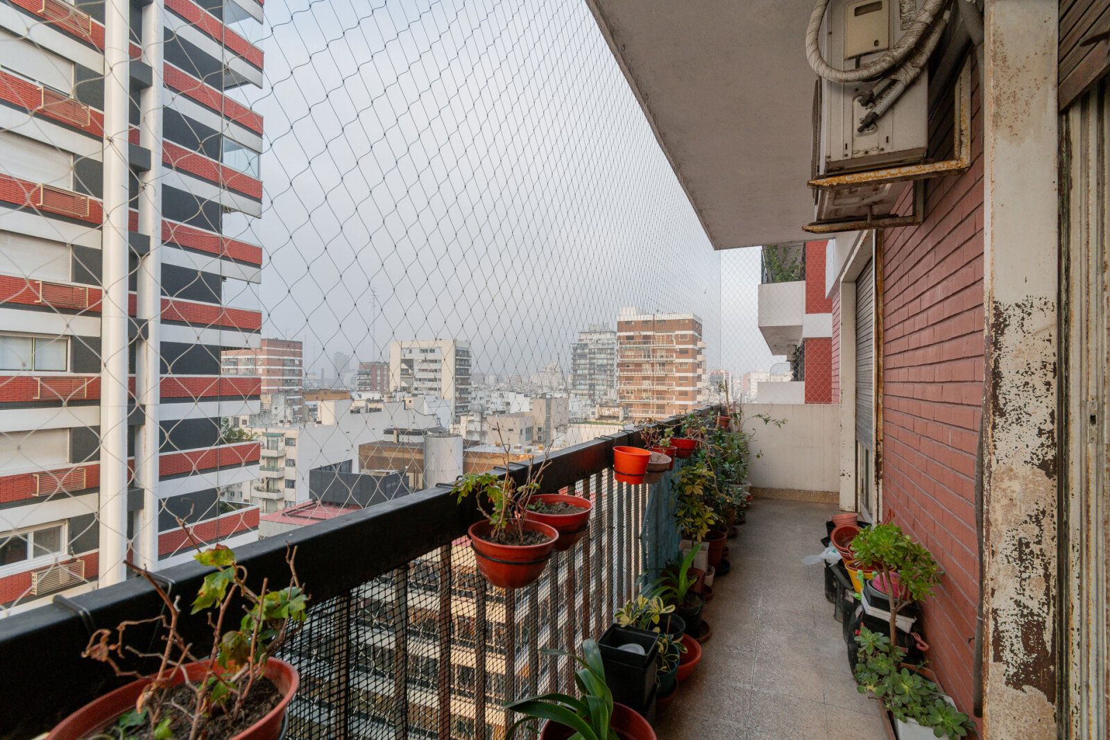 DEPARTAMENTO . FRENTE . VISTA A ESPACIOS VERDES - 12