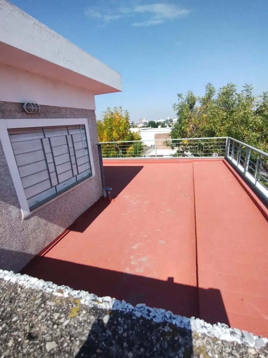 Venta casa + departamento Villa Cabrera - Imagen 11