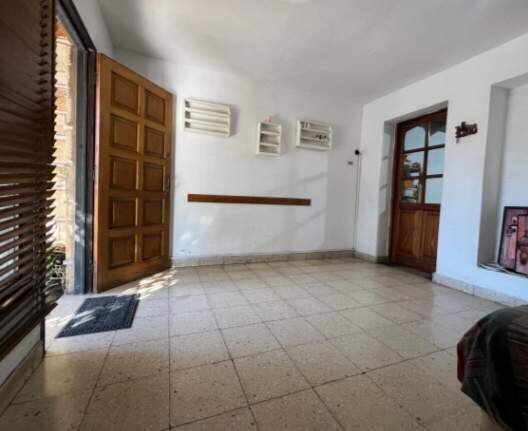 003-Casa de 3 dormitorios con cochera  y patio  + Departamento 1 dorm. con patio Barrio San Fernando - Imagen 3