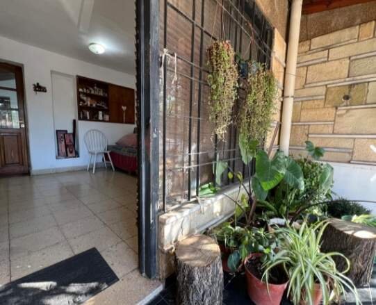 003-Casa de 3 dormitorios con cochera  y patio  + Departamento 1 dorm. con patio Barrio San Fernando - Imagen 4