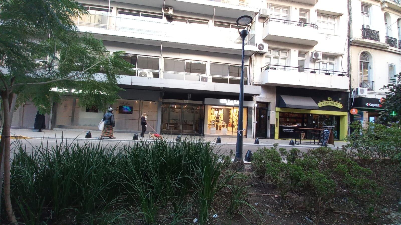 Centro proximo a Plaza San Martin, excelente monoambiente lateral, luminoso 40.37 m2, excelente oportunidad de inversion! MAS - 19