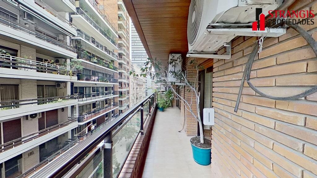 VENTA Departamento de 4 ambientes con dependencia de servicio - MAS - 97