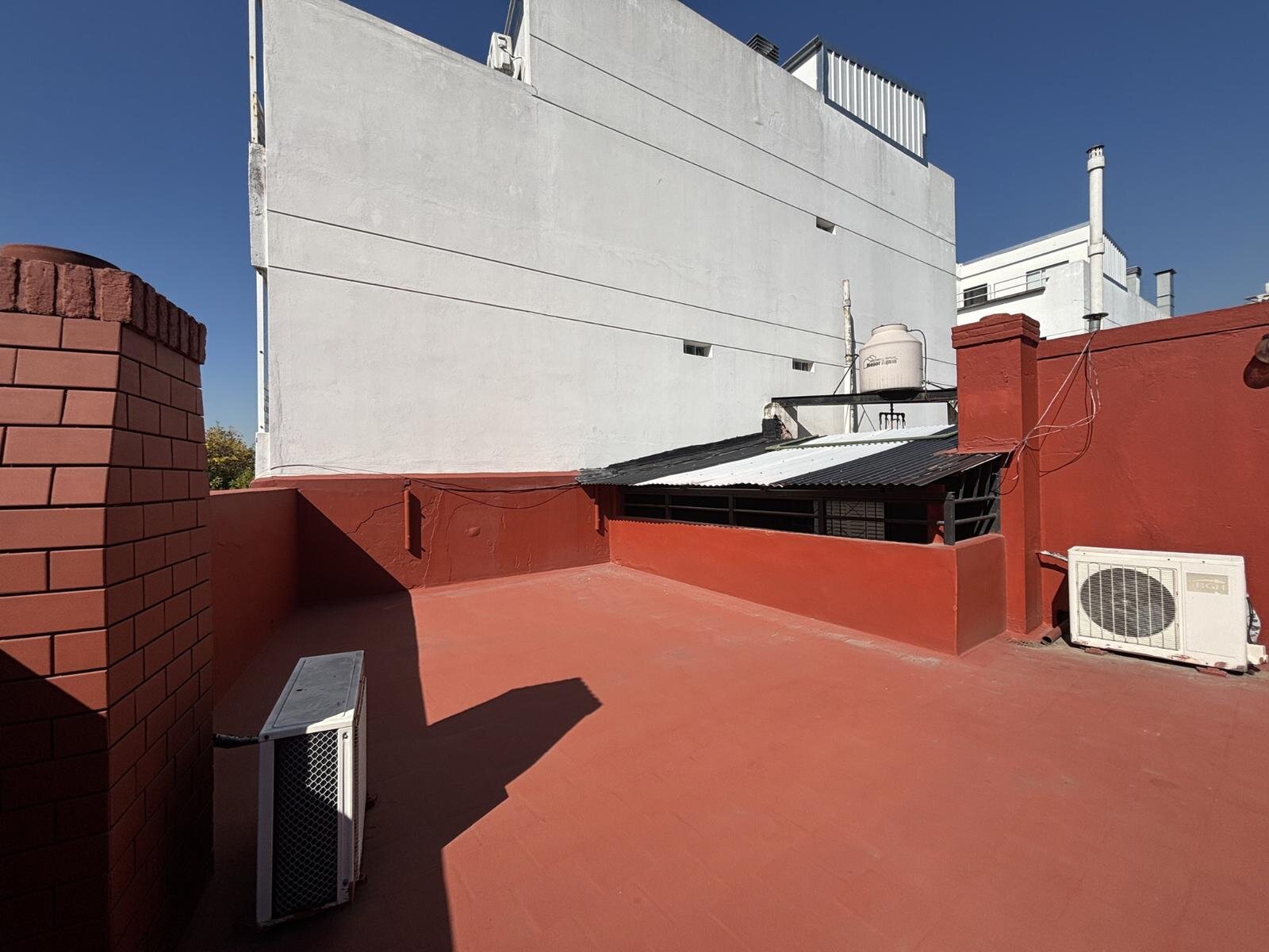 VENTA Casa u oficina de 5 ambientes Chacarita - LRA - 5