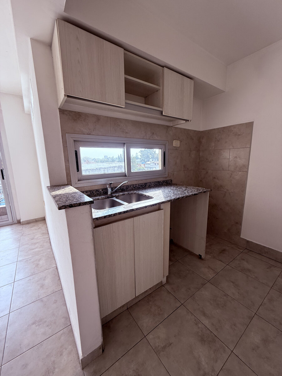 Departamento de Dos Ambientes en Alquiler en Moron - 3