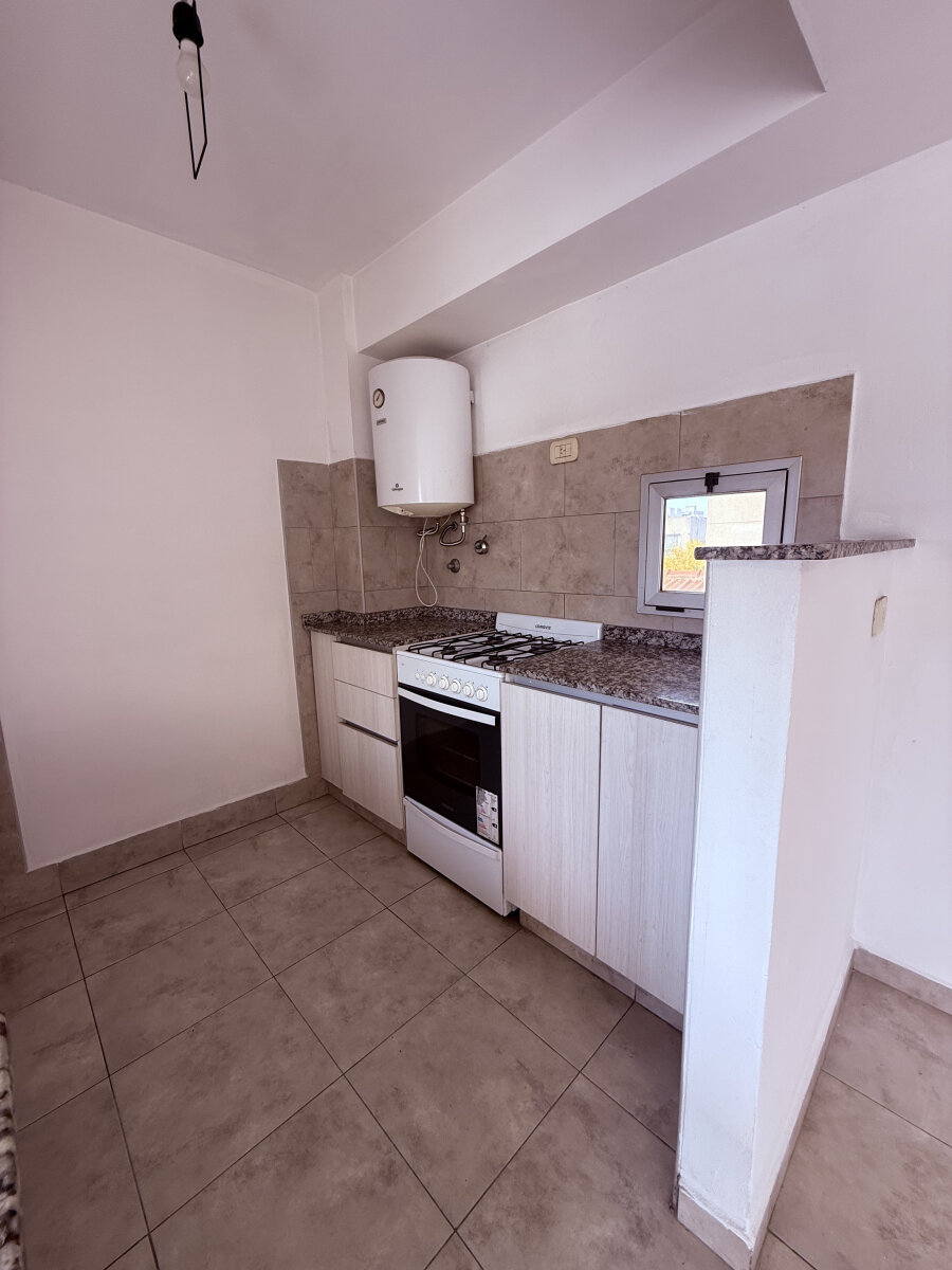 Departamento de Dos Ambientes en Alquiler en Moron - 4