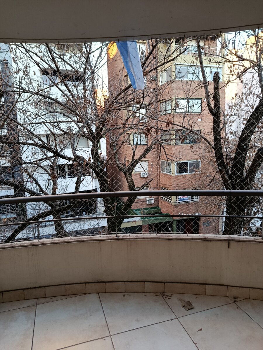 Excelente y a metros del Parque Independencia - Imagen 4