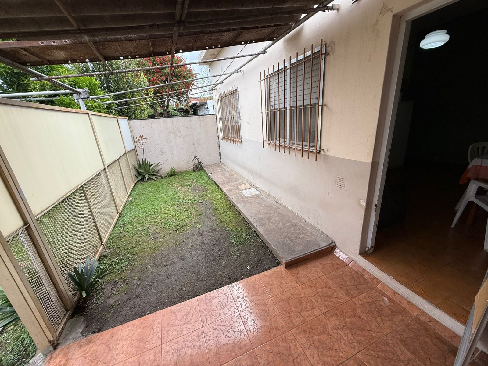 Venta Casa 4 ambientes con depto 3 ambientes en Morón. Financiacion - 20