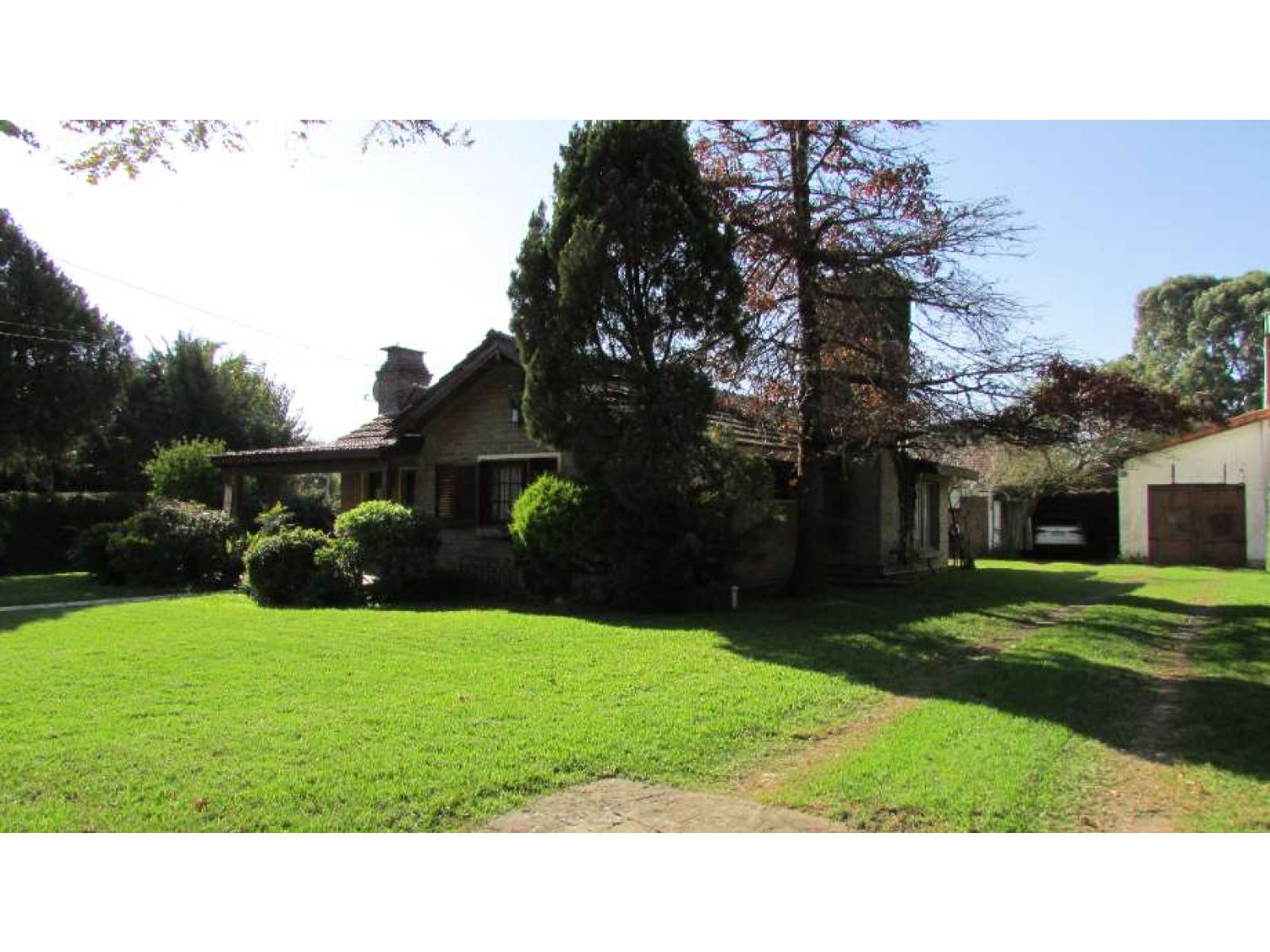 Casa Quinta de 4 ambientes con Pileta - 2