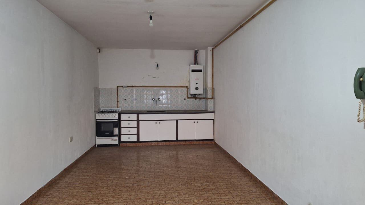 SARMIENTO 2547. UN DORMITORIO. 3ER PISO ESCALERA — foto 3