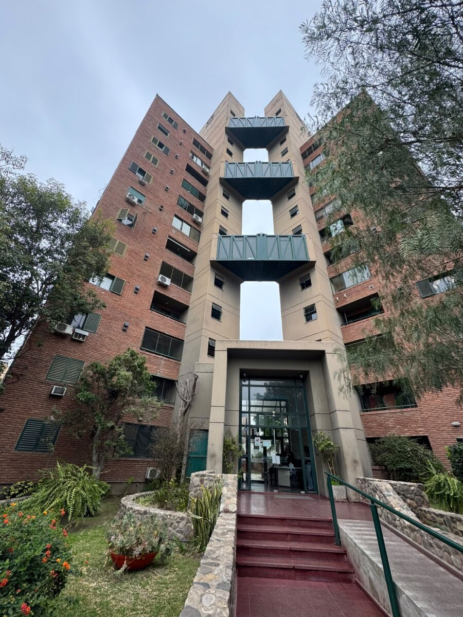 Departamento 3 dormitorios con balcon - Alberdi