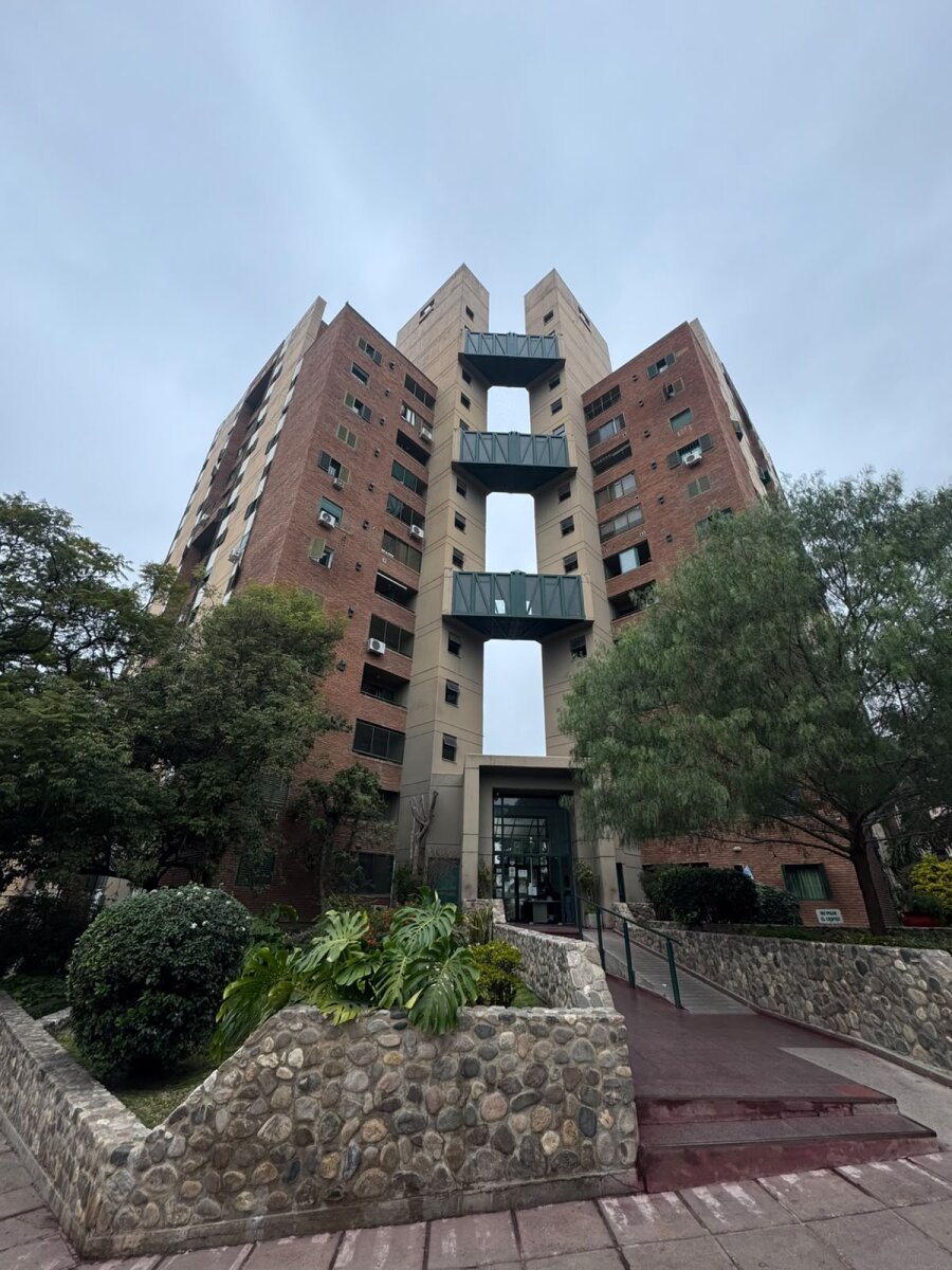 Departamento 3 dormitorios con balcon - Alberdi - Imagen 20