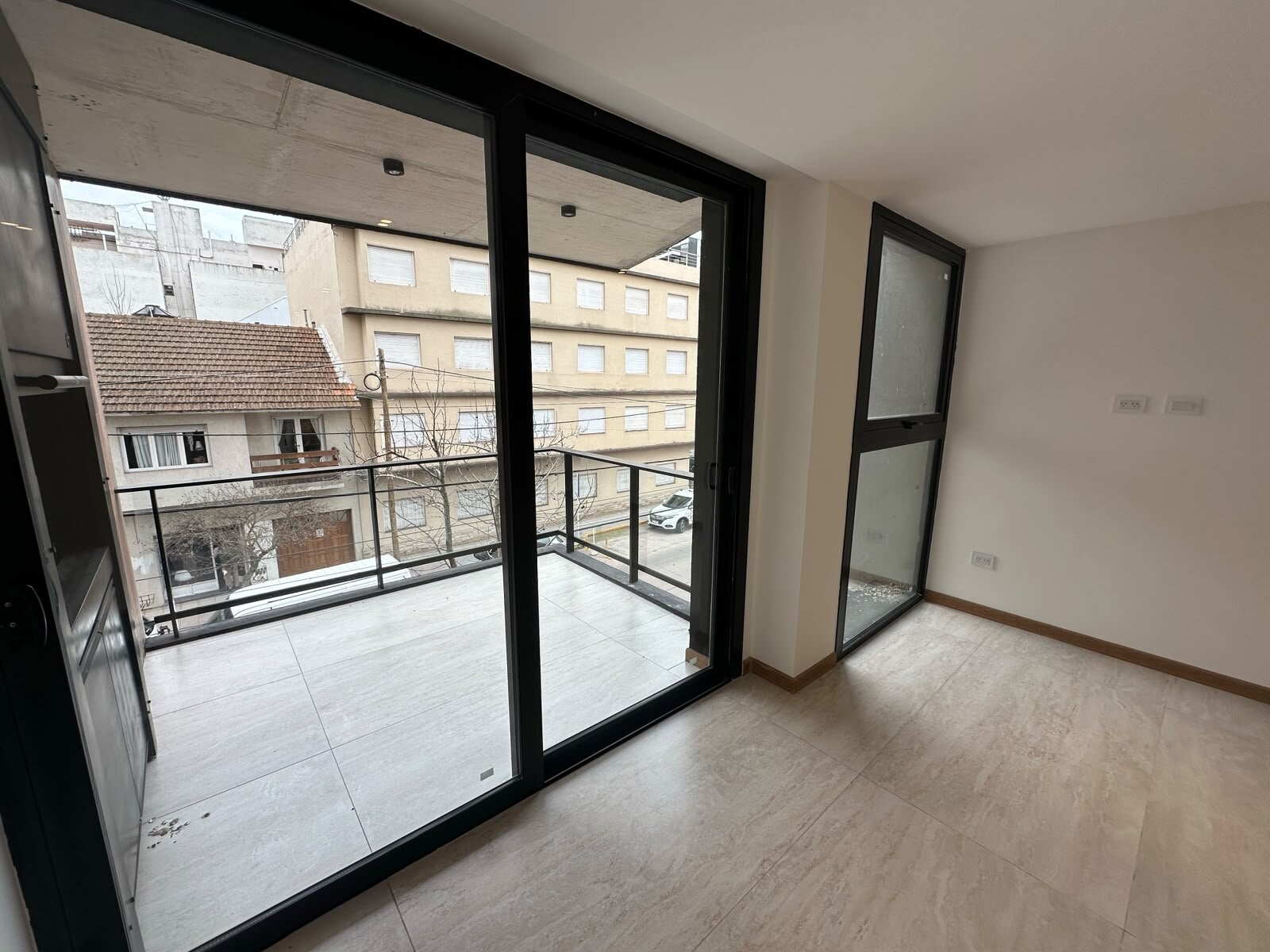 SEMIPISO 2 AMBIENTES A ESTRENAR CON COCHERA Y BAULERA – ZONA GÜEMES - 2
