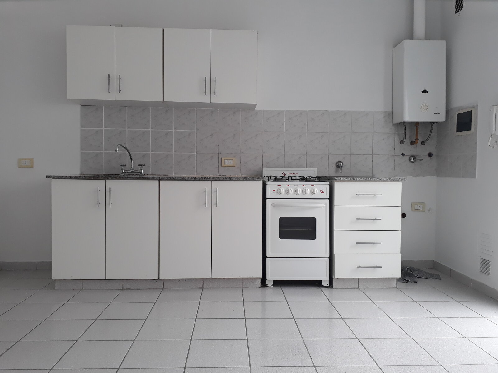 Planta alta, en pasillo, muy buen estado - Imagen 3