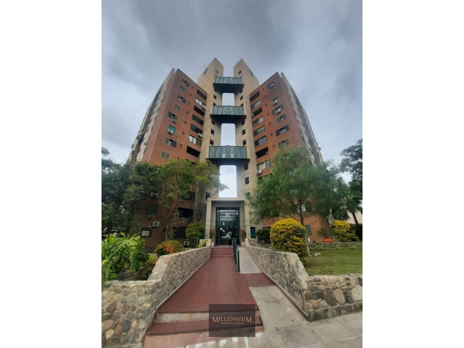 Departamento 3 dormitorios con balcon  Alberdi