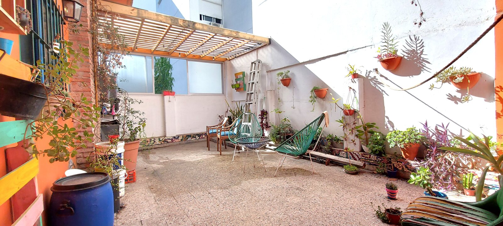 92 m2 TOTALES -- con una terraza/patio increíble ahora un 2 amb. (antes 3 amb) — foto 2