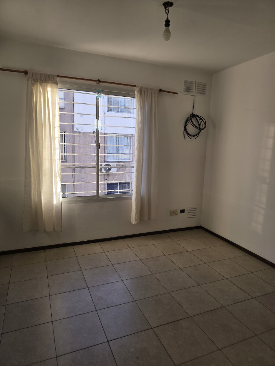 ALQUILER DPTO UN DORMITORIO ESCALERA ALMAFUERTE 979 ARROYITO - 3