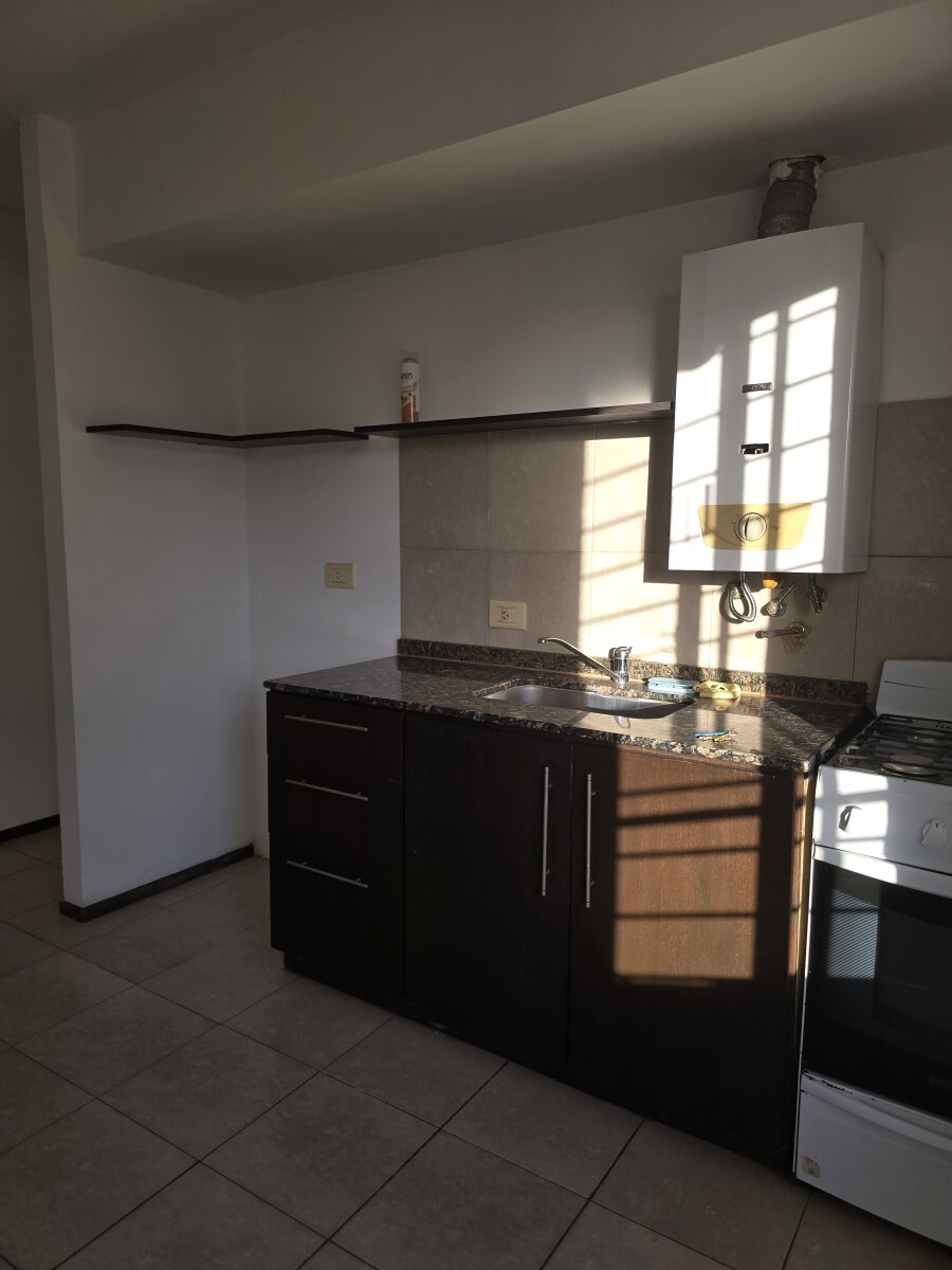 ALQUILER DPTO UN DORMITORIO ESCALERA ALMAFUERTE 979 ARROYITO - 2