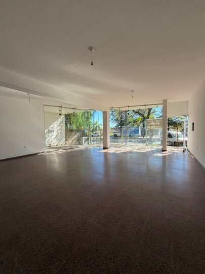 Local Comercial en Alquiler sobre Av. Pueyrredón | 68 m² | Gran Frente Vidriado