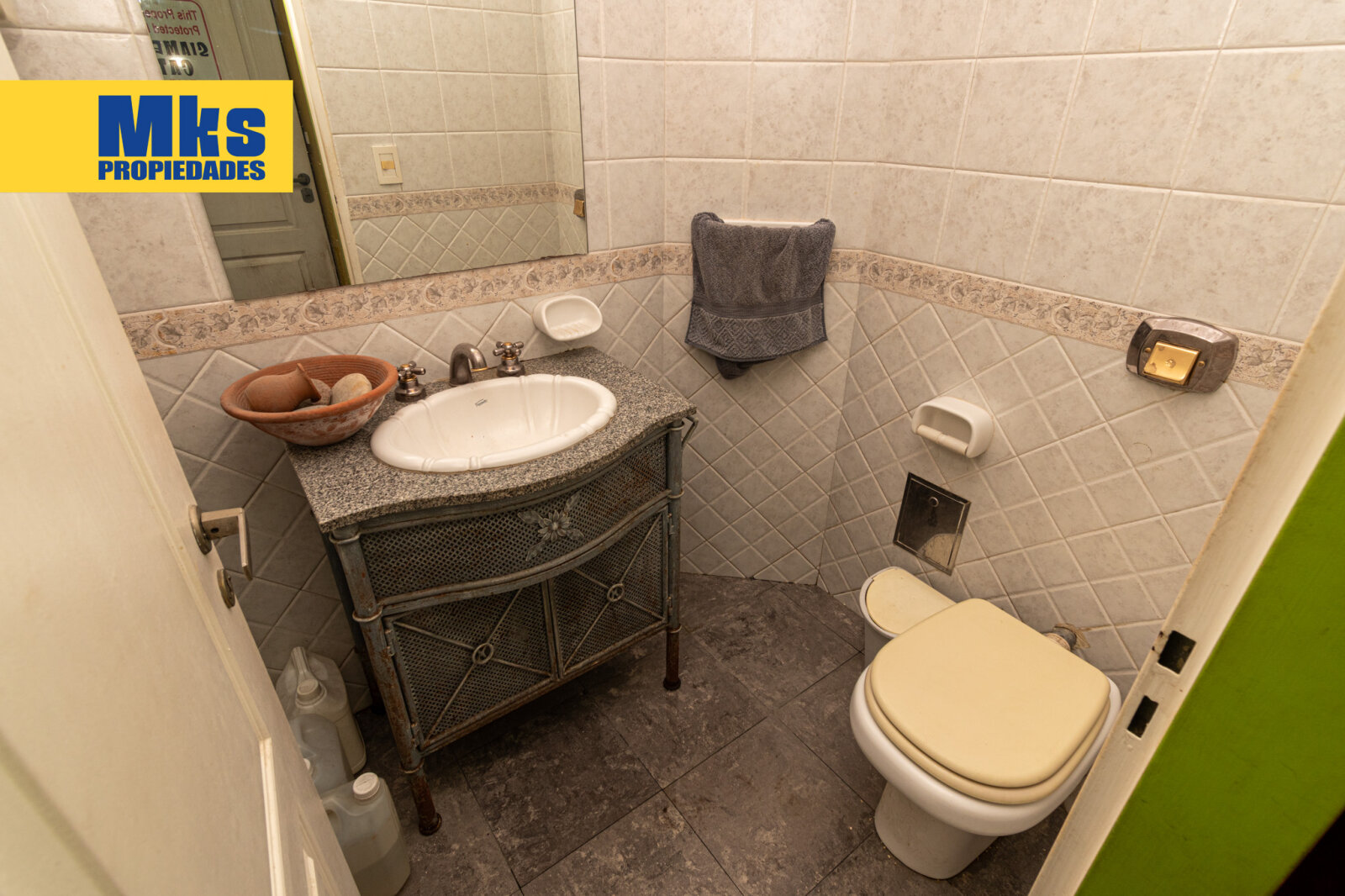 Venta. Casa tipo chalet. Pileta, patio, cochera. Jovellanos y Gualeguay. - 21