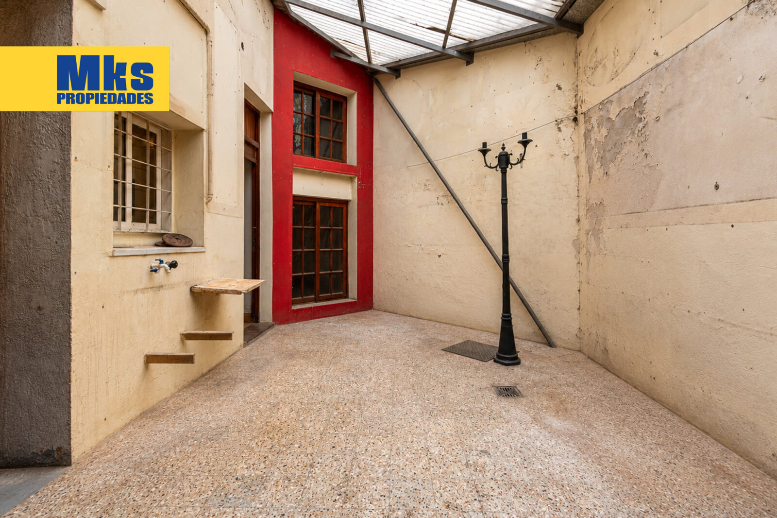 Venta. Casa tipo chalet. Pileta, patio, cochera. Jovellanos y Gualeguay. - 28