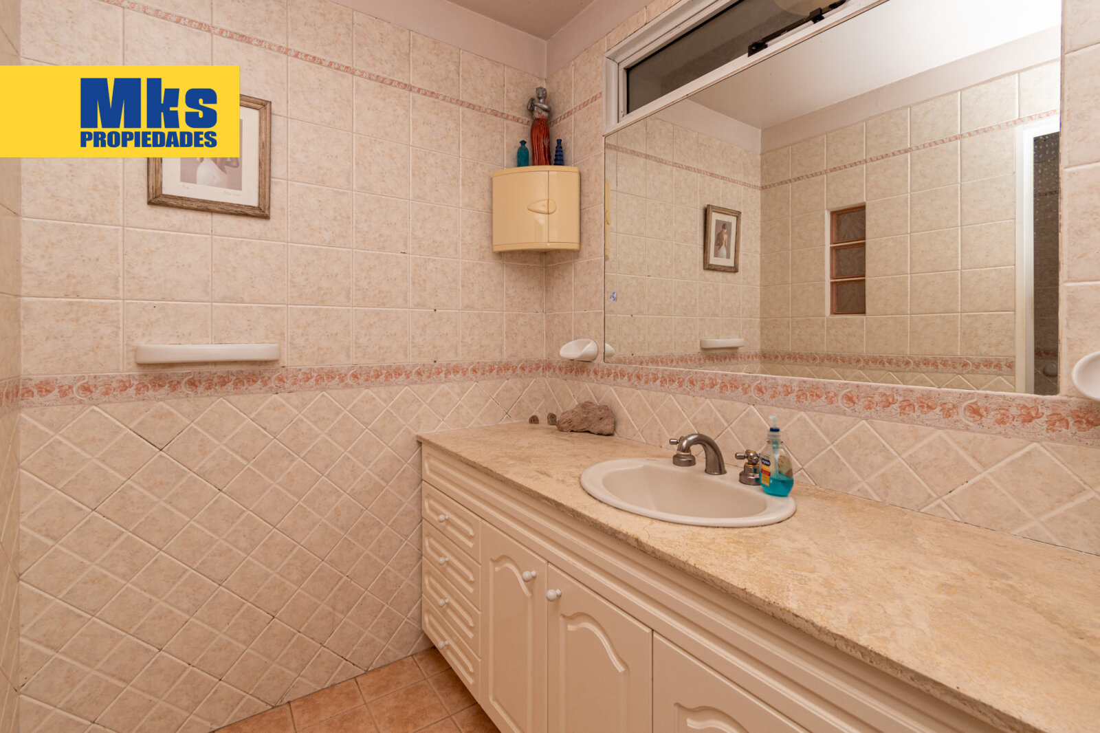 Venta. Casa tipo chalet. Pileta, patio, cochera. Jovellanos y Gualeguay. - 13