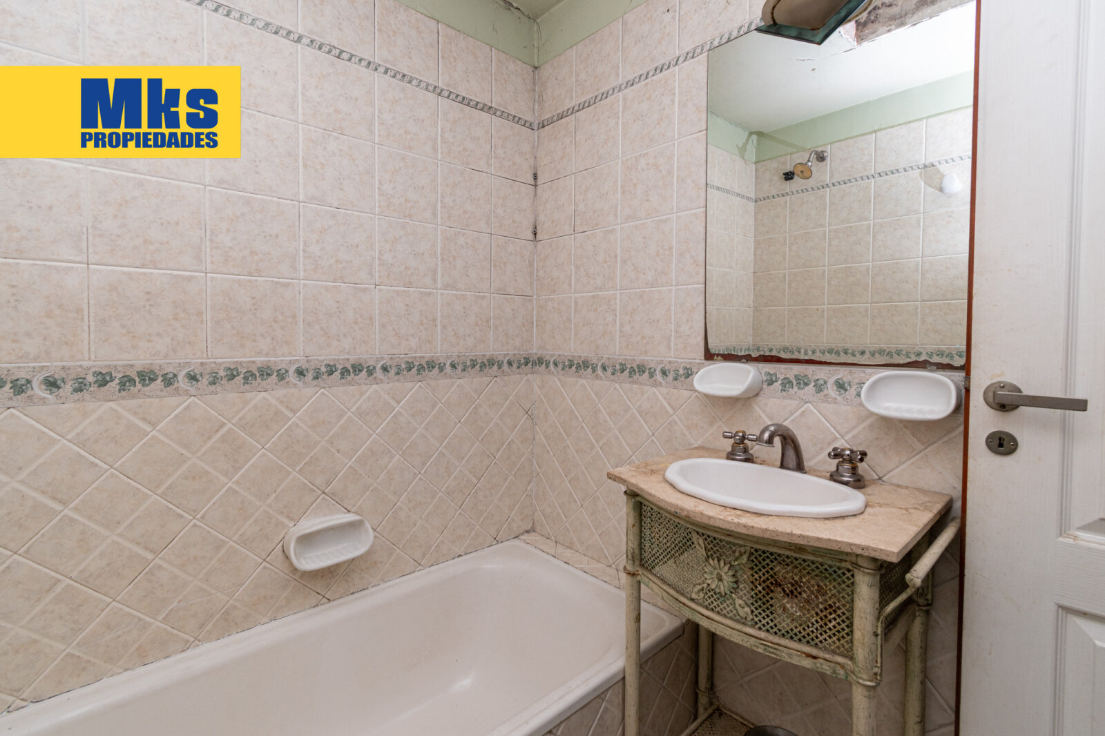 Venta. Casa tipo chalet. Pileta, patio, cochera. Jovellanos y Gualeguay. - 10
