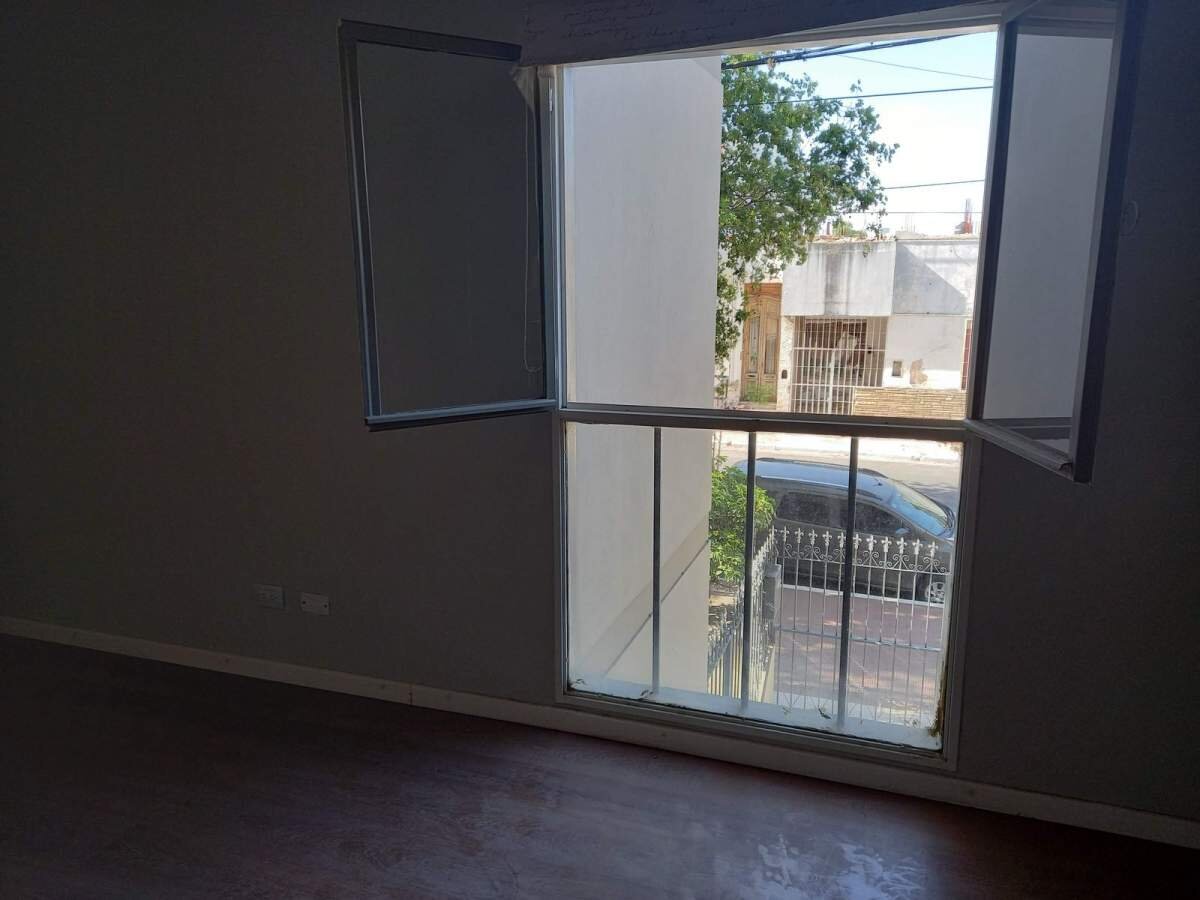 003- Departamento 3 dormitorios y Living comedor en B. San Vicente - Agustín Garzón 1668 - Imagen 2