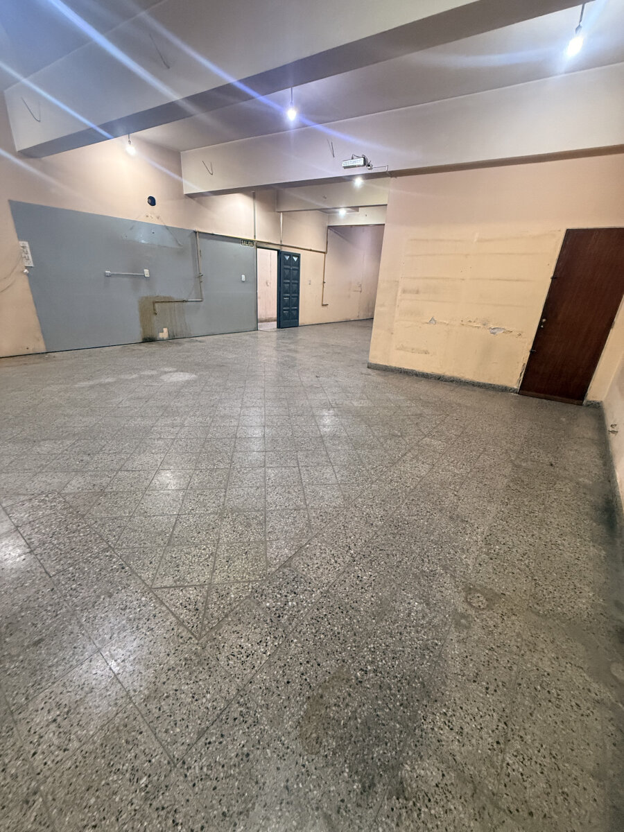 Local de 298 m² en Alquiler en Villa Luzuriaga - 4