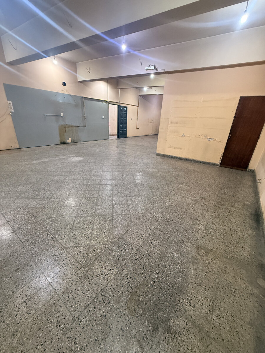 Local de 298 m² en Alquiler en Villa Luzuriaga - 3