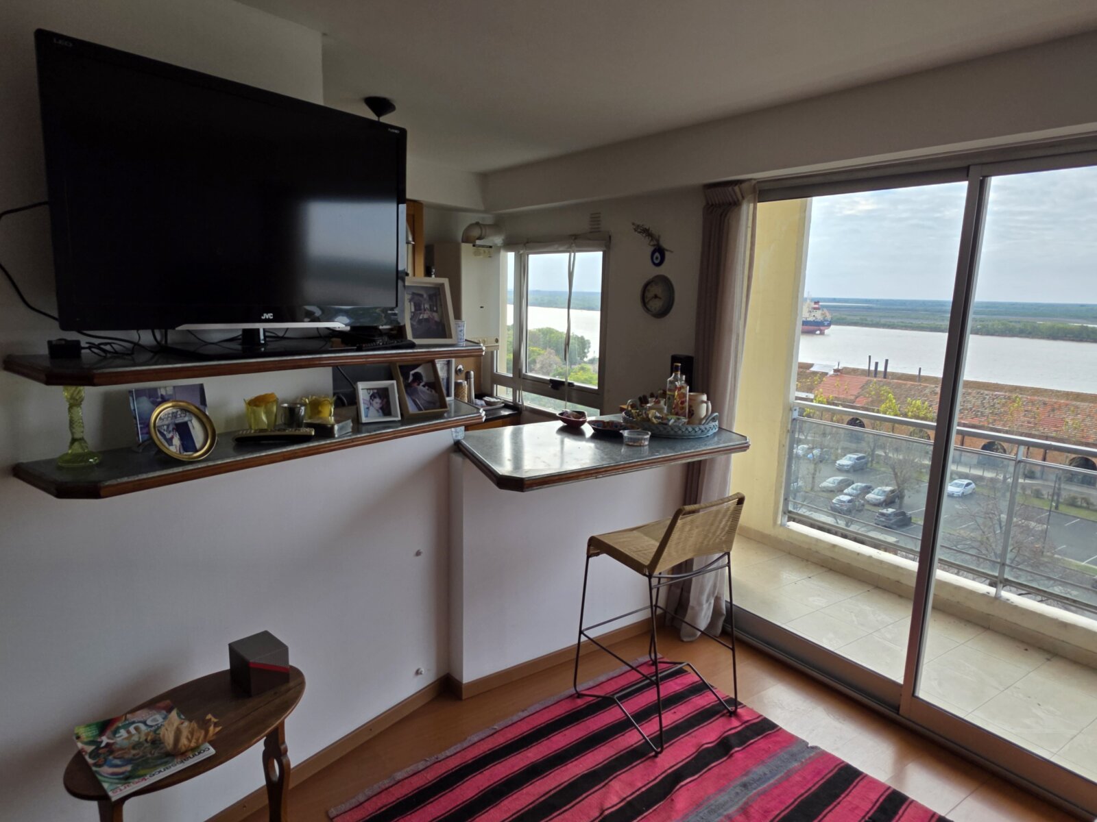 Depto de dos dormitorios, dos baños y cochera. Piso exclusivo con vista al rio. Wheelwright y España - 7