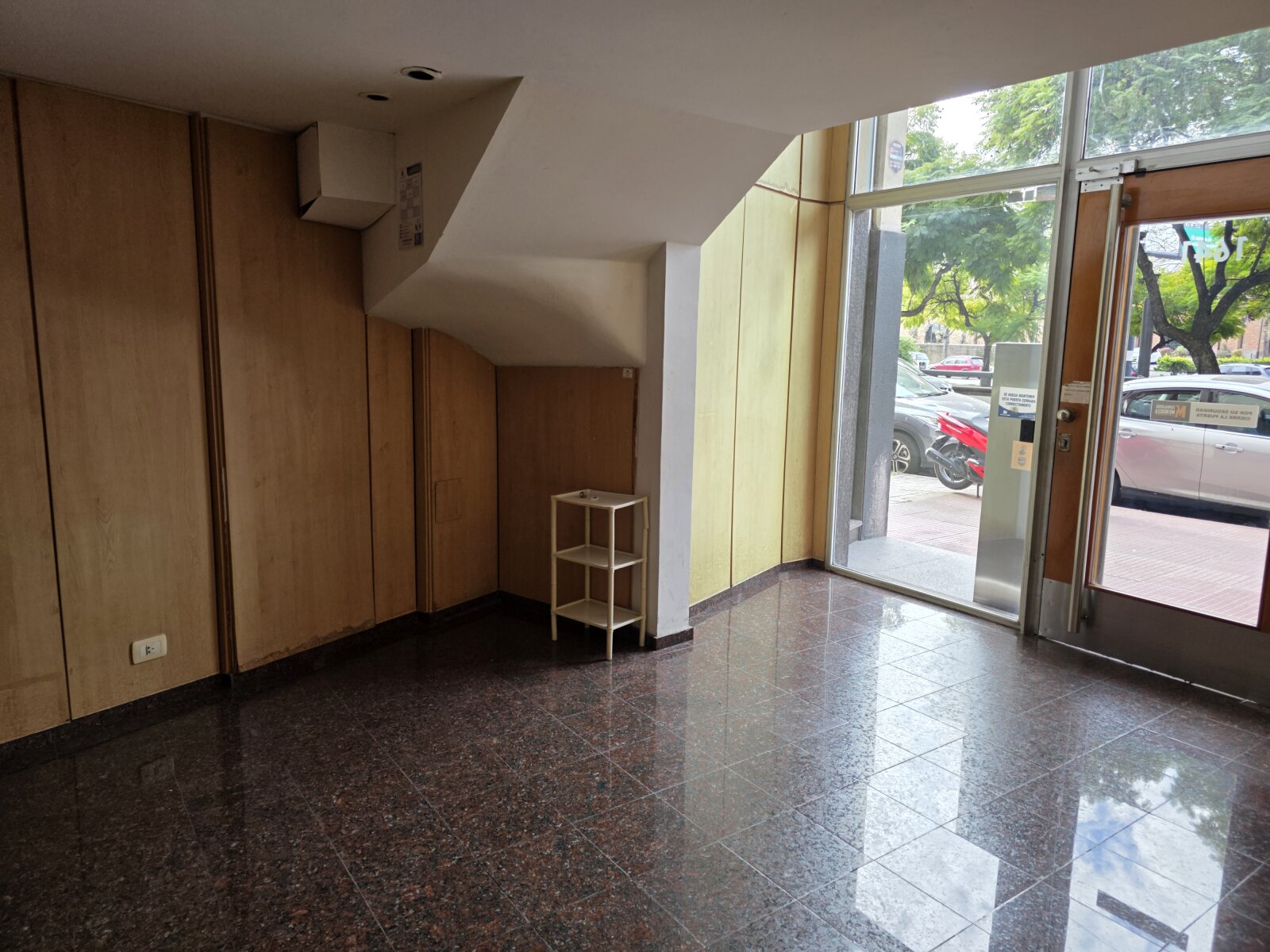 Depto de dos dormitorios, dos baños y cochera. Piso exclusivo con vista al rio. Wheelwright y España - 25
