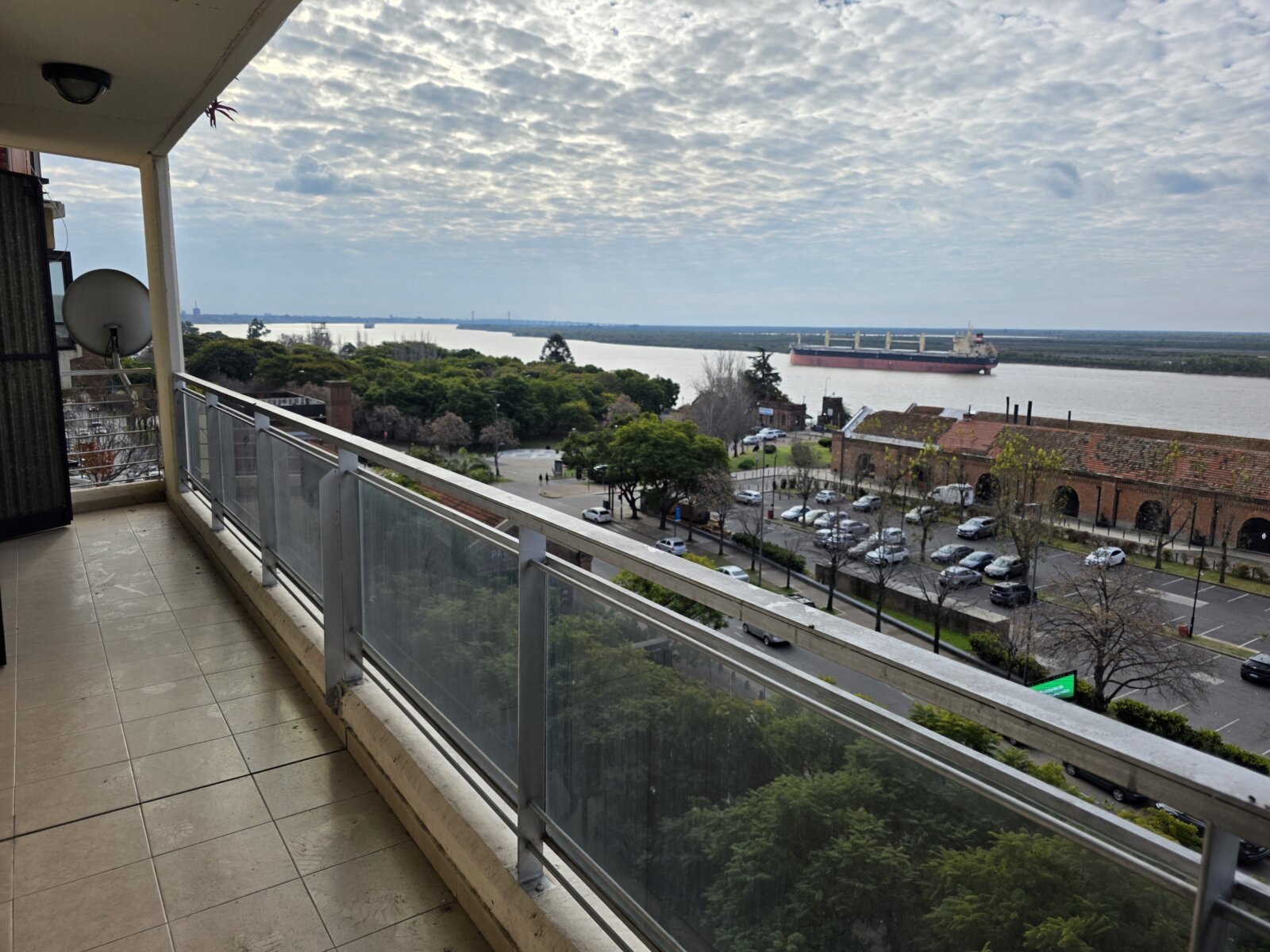 Depto de dos dormitorios, dos baños y cochera. Piso exclusivo con vista al rio. Wheelwright y España - 24