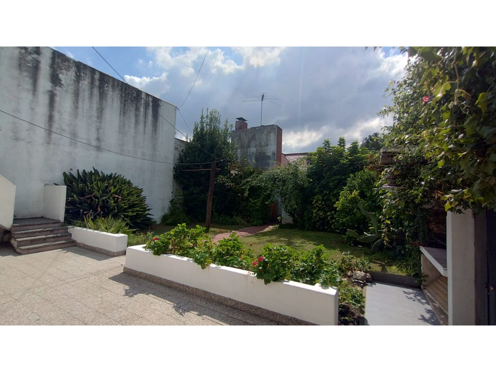 HERMOSA CASA 3 DORMITORIOS EN MORON - APTO CRÉDITO - 28