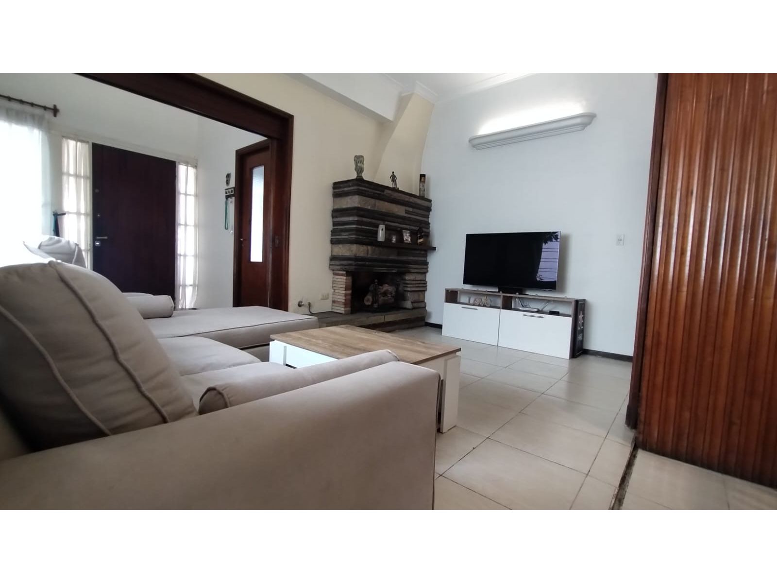 HERMOSA CASA 3 DORMITORIOS EN MORON - APTO CRÉDITO - 2