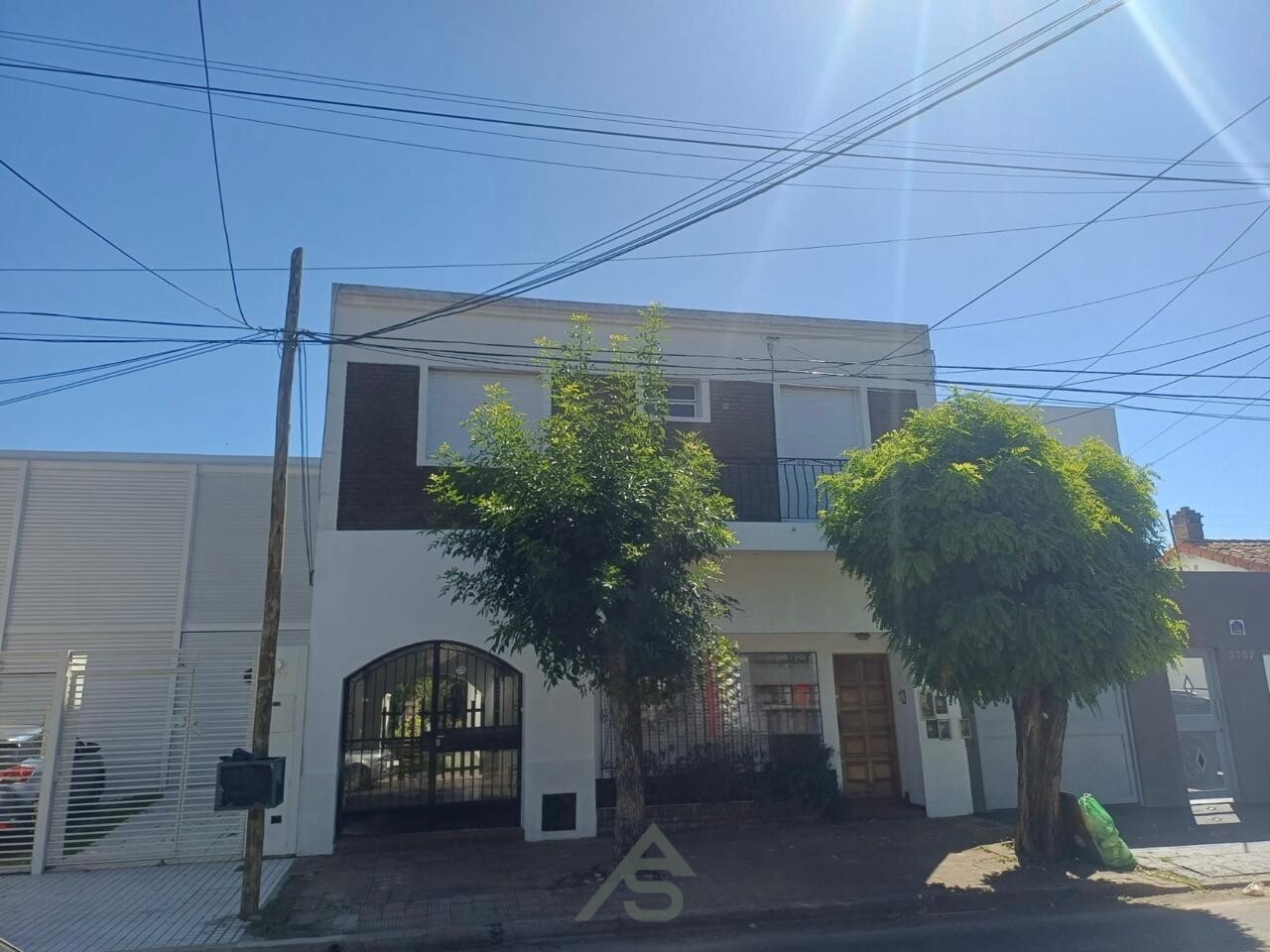 Venta de Casa Multifamiliar -Casa+Dpto+Consultorio - 1
