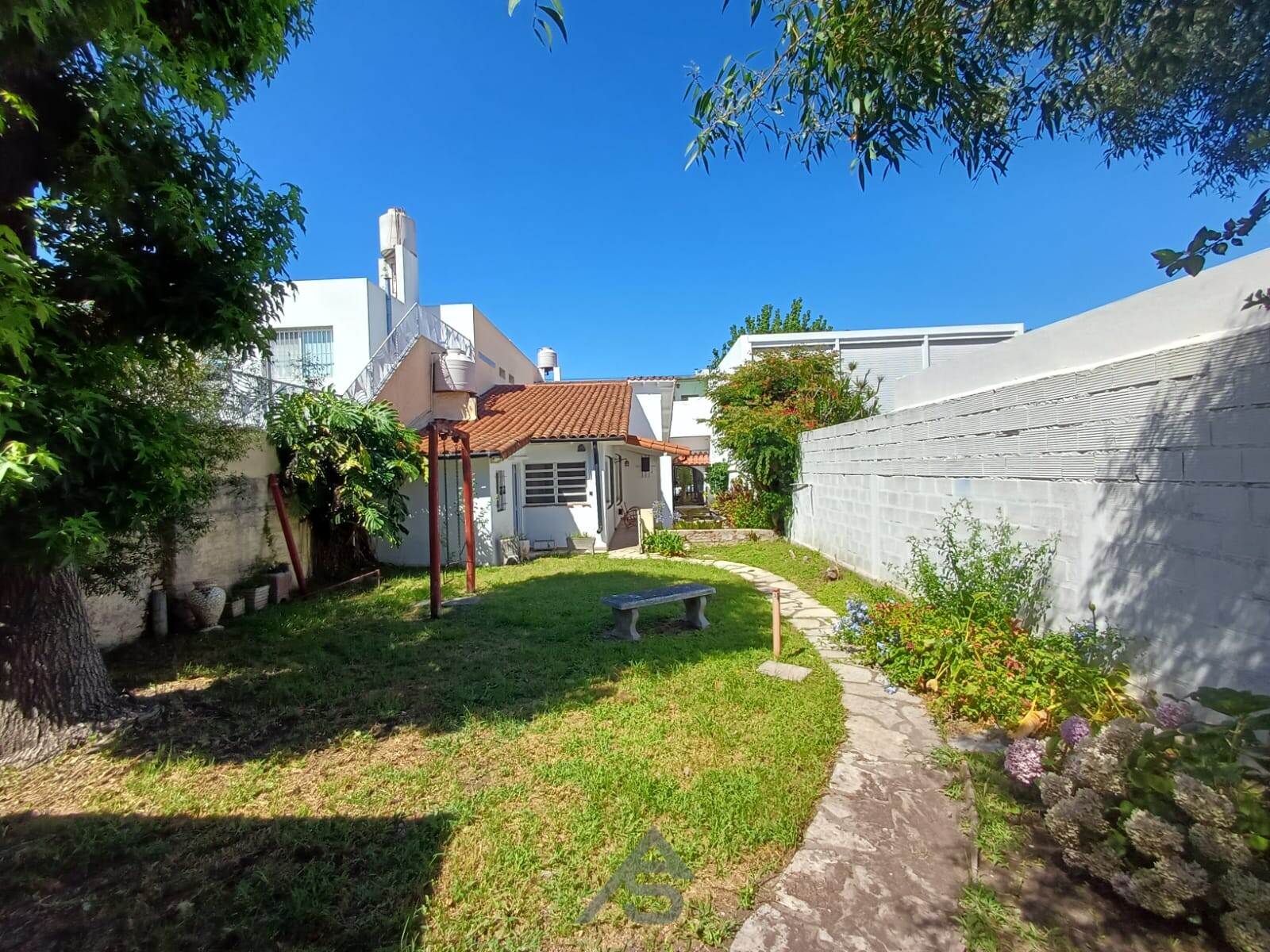 Venta de Casa Multifamiliar -Casa+Dpto+Consultorio - 4