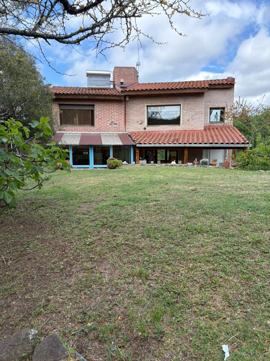 Casa con dos lotes en Barrio Cabana - Unquillo, Sierras Chicas - Imagen 3