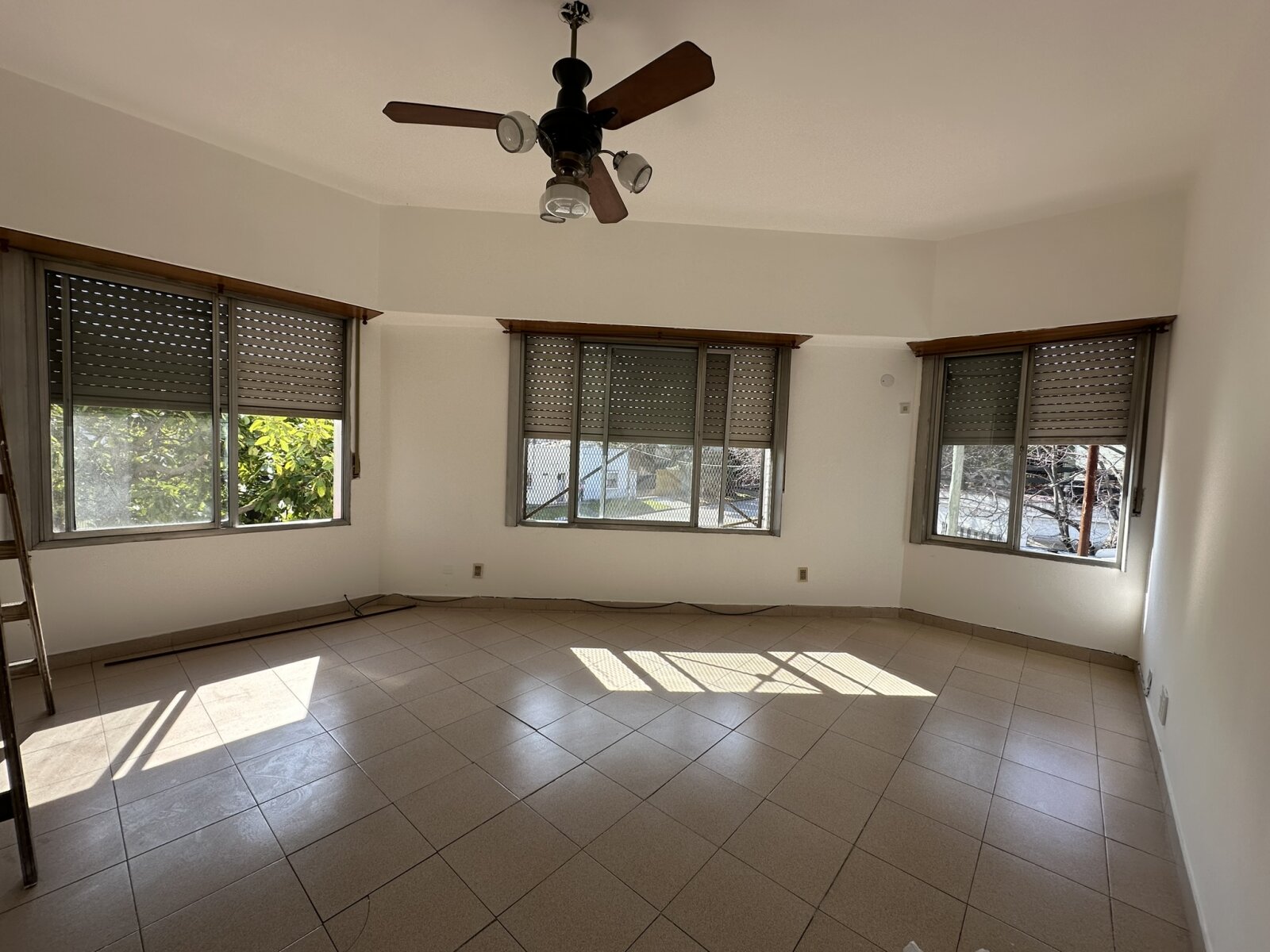 CASA 3 AMBIENTES EN PLANTA ALTA CON GARAJE Y PATIO - 9