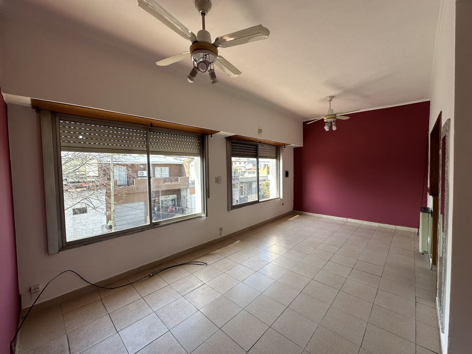 CASA 3 AMBIENTES EN PLANTA ALTA CON GARAJE Y PATIO - 2