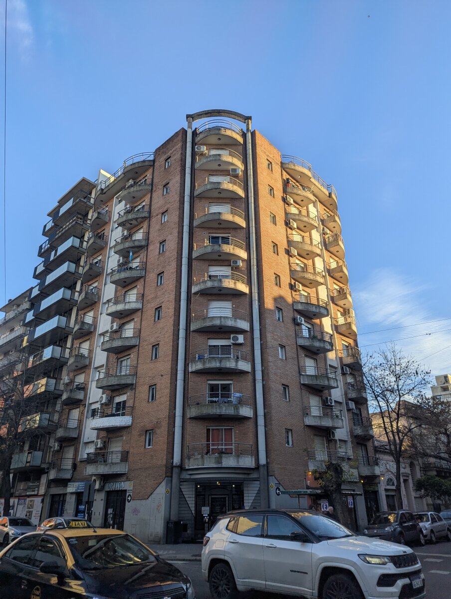 Alquiler | Córdoba y Suipacha | Departamento 1 Dormitorio con Balcón Al Frente Excelente Ubicación - 1